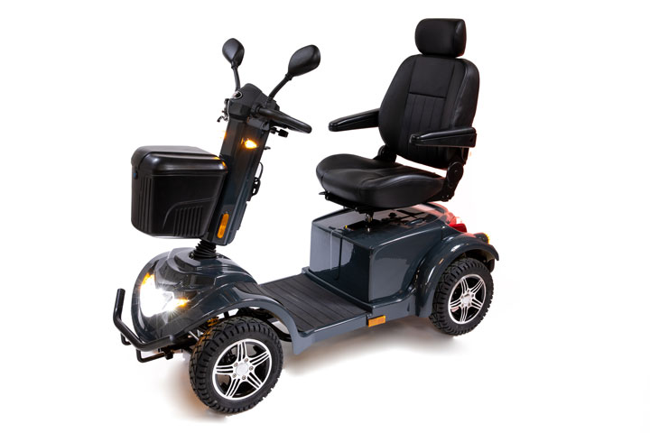 Elektroscooter der Marke Grönland, Seitenansicht vor weissem Hintergrund