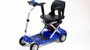 Senioren Elektromobil Kymco Lite LE-blau, Ladepanel, Ladesteckdose am Heck